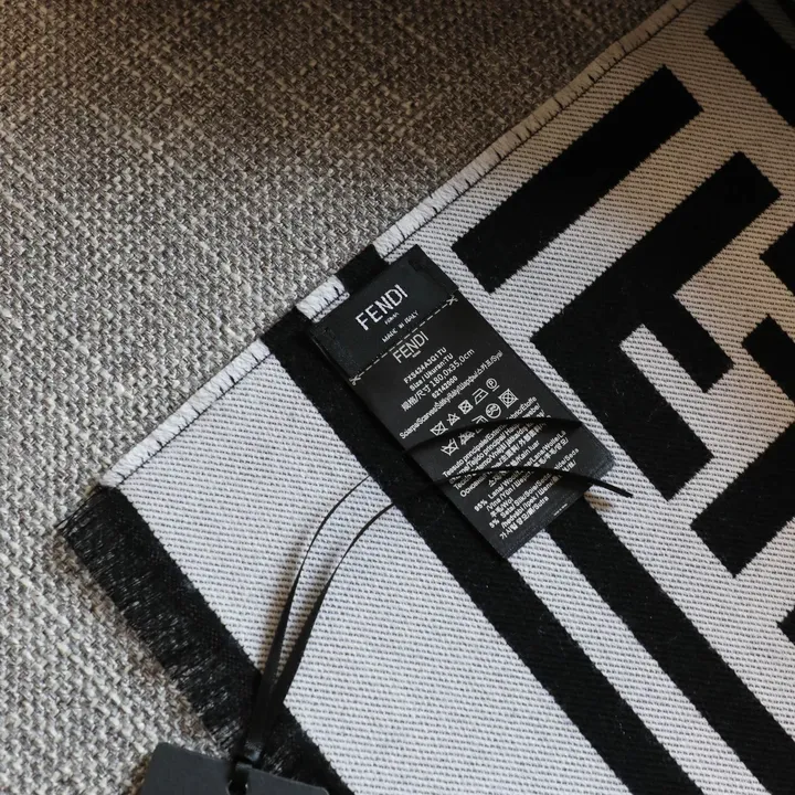 スーパーコピー フェンディ マフラー