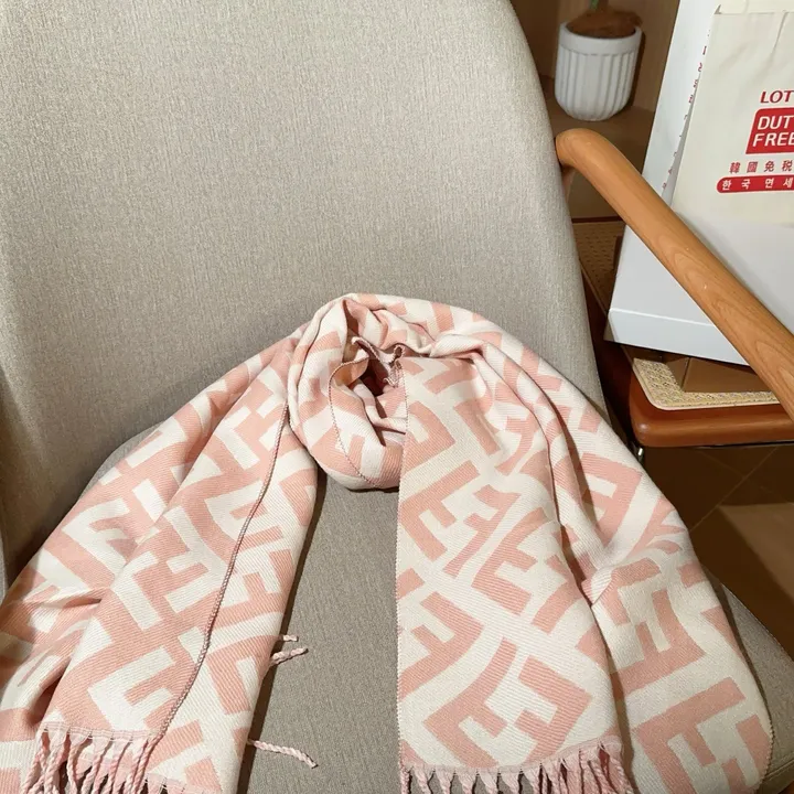 スーパーコピー フェンディ マフラー