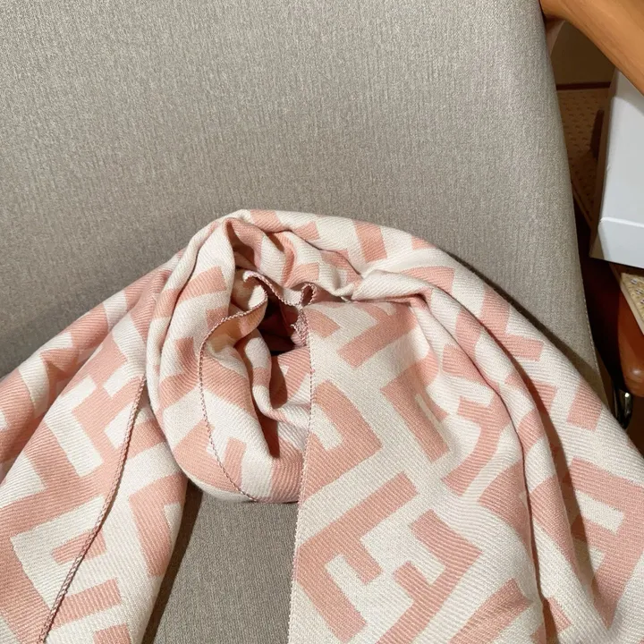 スーパーコピー フェンディ マフラー