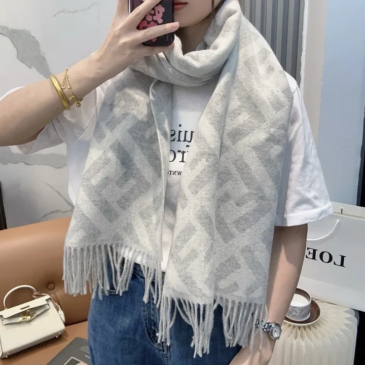 スーパーコピー フェンディ マフラー