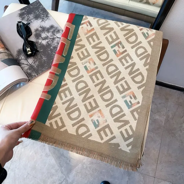 スーパーコピー フェンディ マフラー