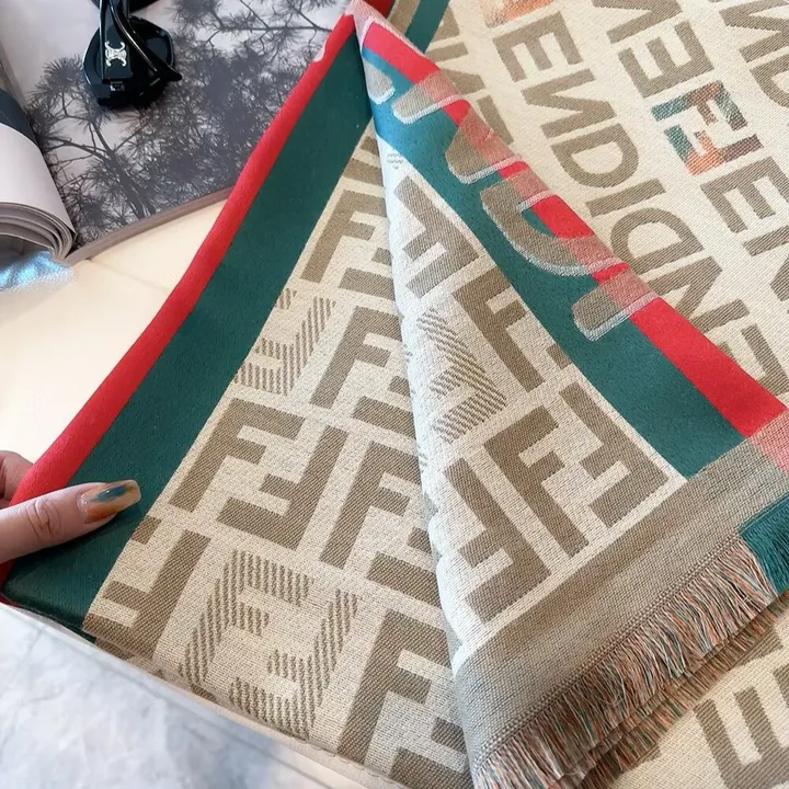 スーパーコピー フェンディ マフラー