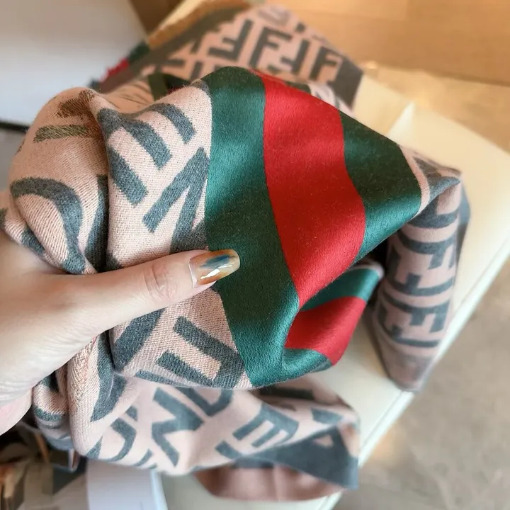 スーパーコピー フェンディ マフラー