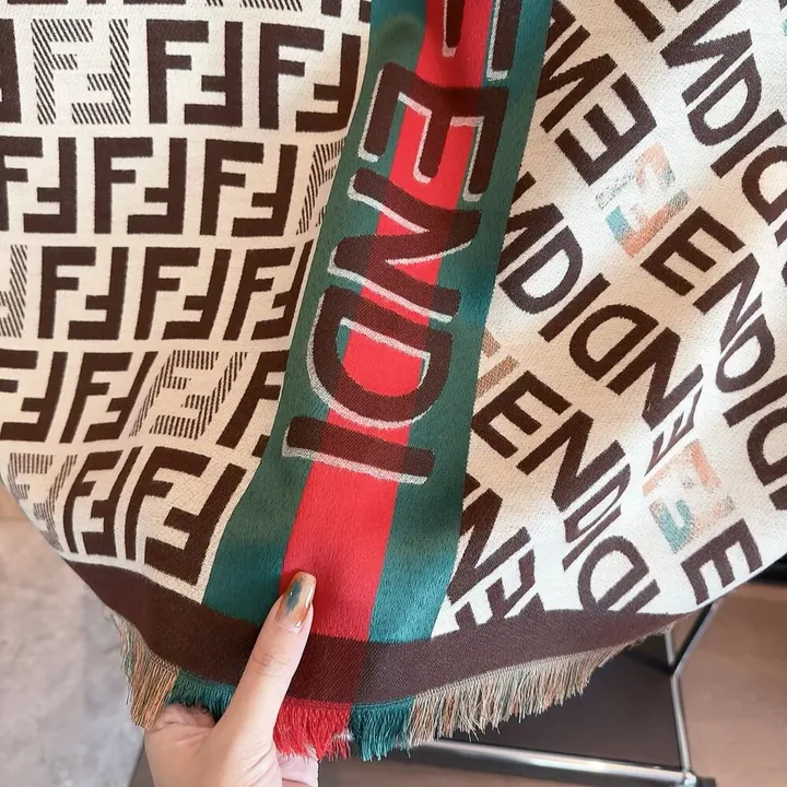 スーパーコピー フェンディ マフラー