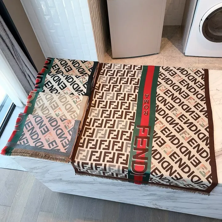 スーパーコピー フェンディ マフラー