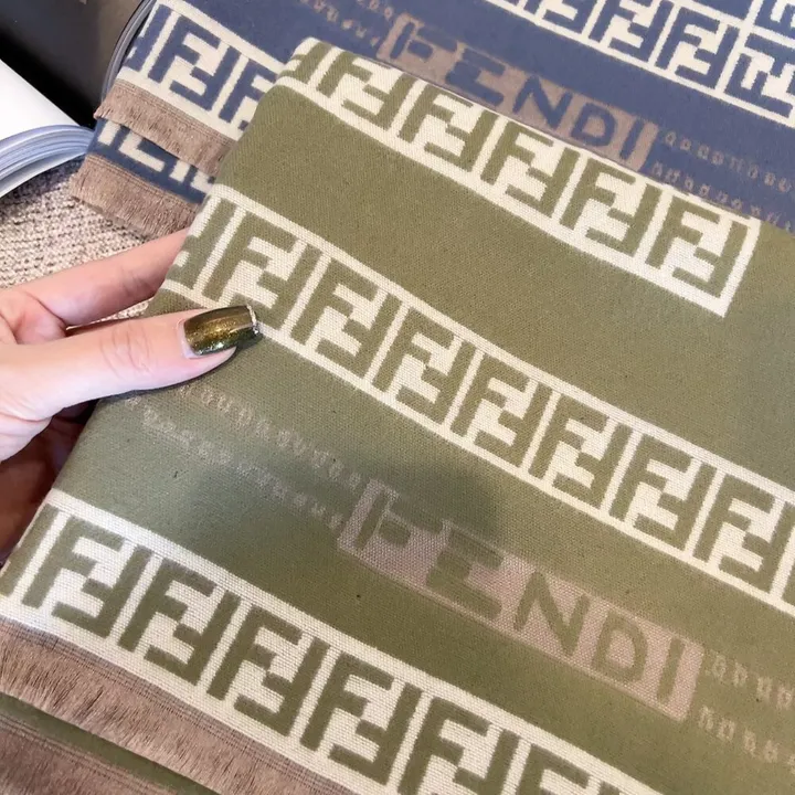 スーパーコピー フェンディ マフラー