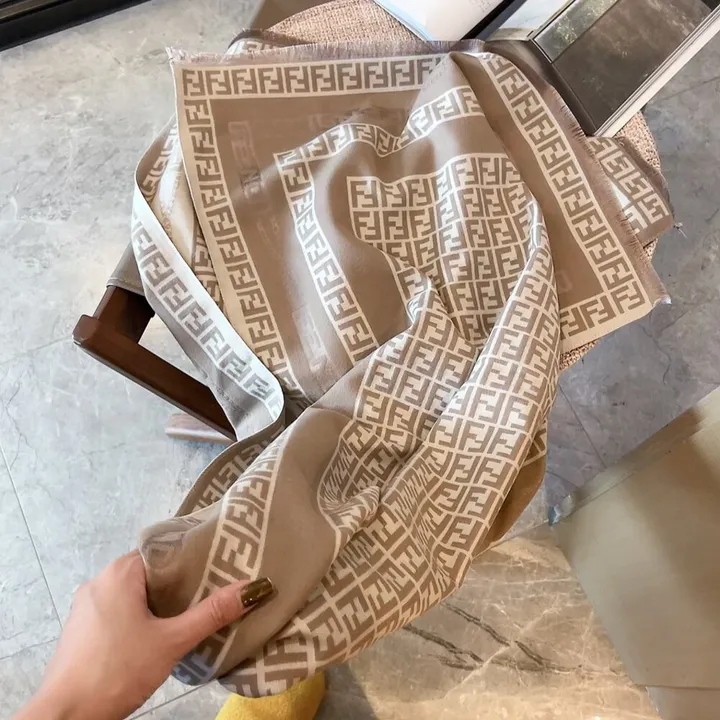 スーパーコピー フェンディ マフラー