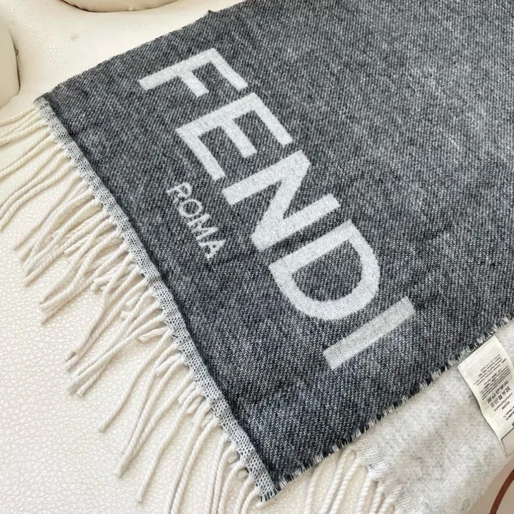 スーパーコピー フェンディ マフラー