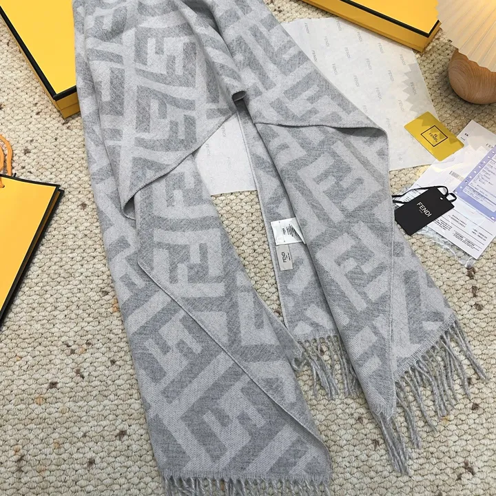 スーパーコピー フェンディ マフラー