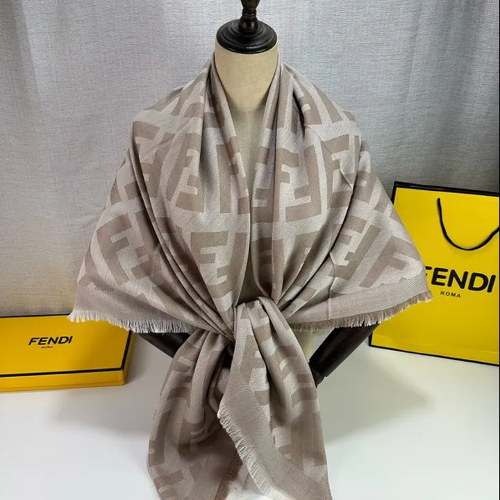 スーパーコピー フェンディ マフラー