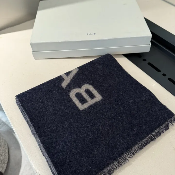 スーパーコピー バレンシアガ マフラー