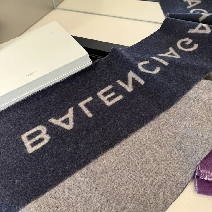 スーパーコピー バレンシアガ マフラー