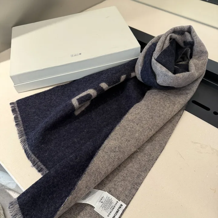 スーパーコピー バレンシアガ マフラー