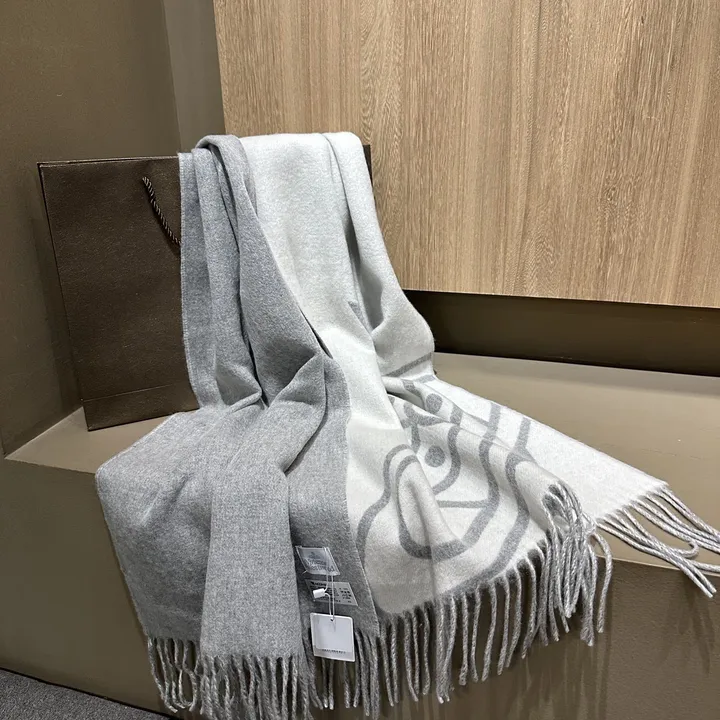 スーパーコピー ヴィヴィアン・ウエストウッド マフラー