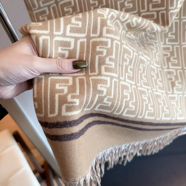 スーパーコピー フェンディ マフラー