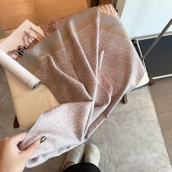 スーパーコピー フェンディ マフラー