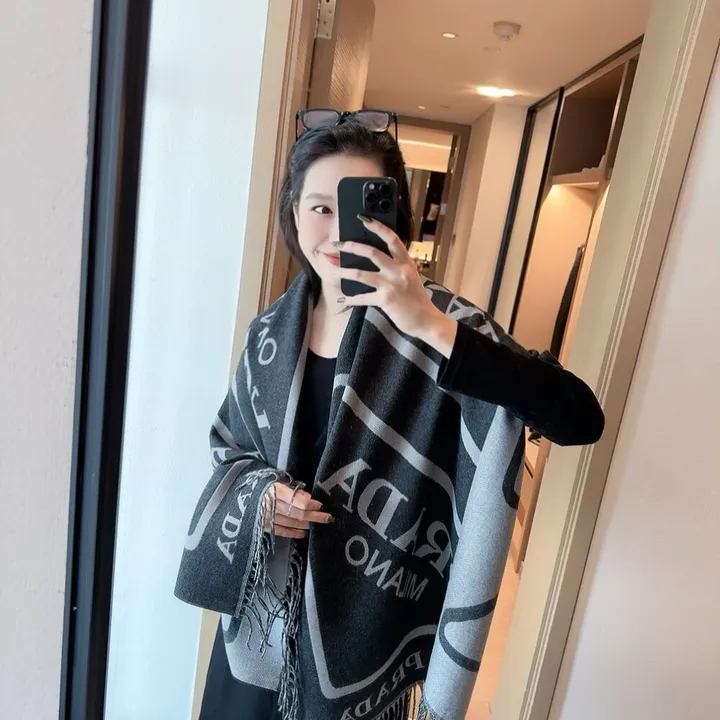 スーパーコピー プラダ マフラー