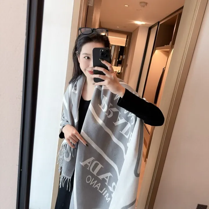 スーパーコピー プラダ マフラー