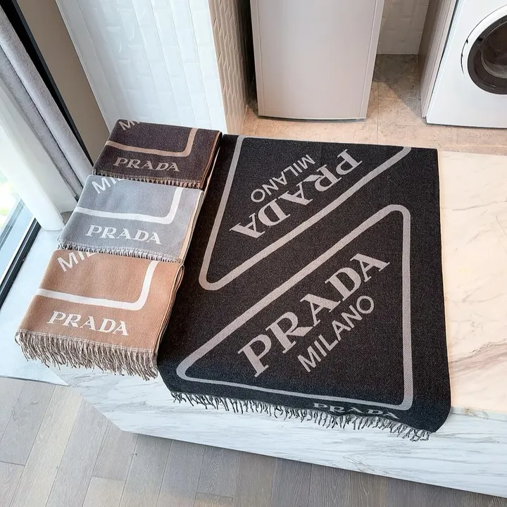 スーパーコピー プラダ マフラー