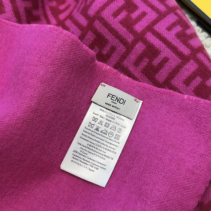 スーパーコピー フェンディ マフラー