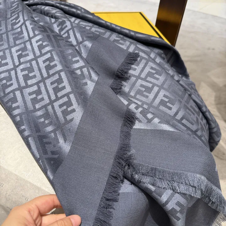 スーパーコピー フェンディ マフラー