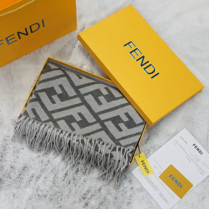 スーパーコピー フェンディ マフラー