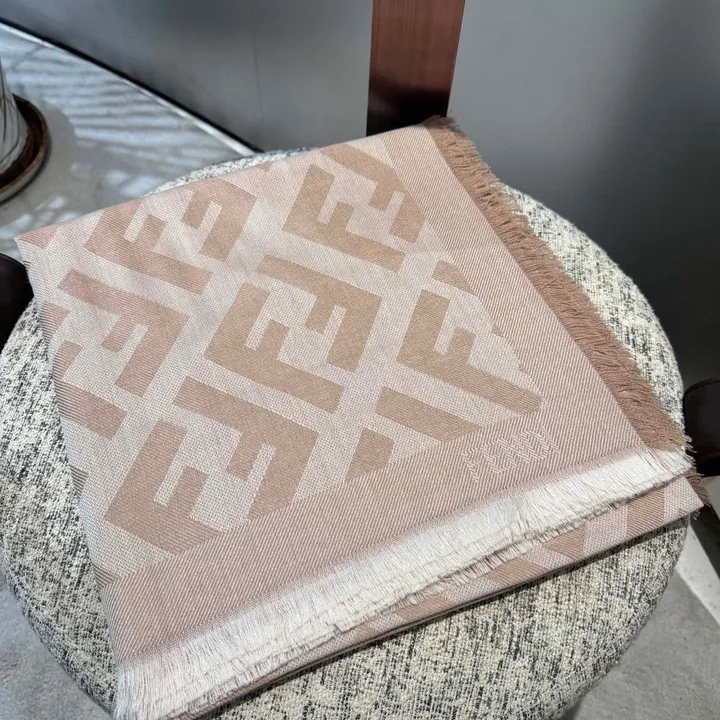 スーパーコピー フェンディ マフラー