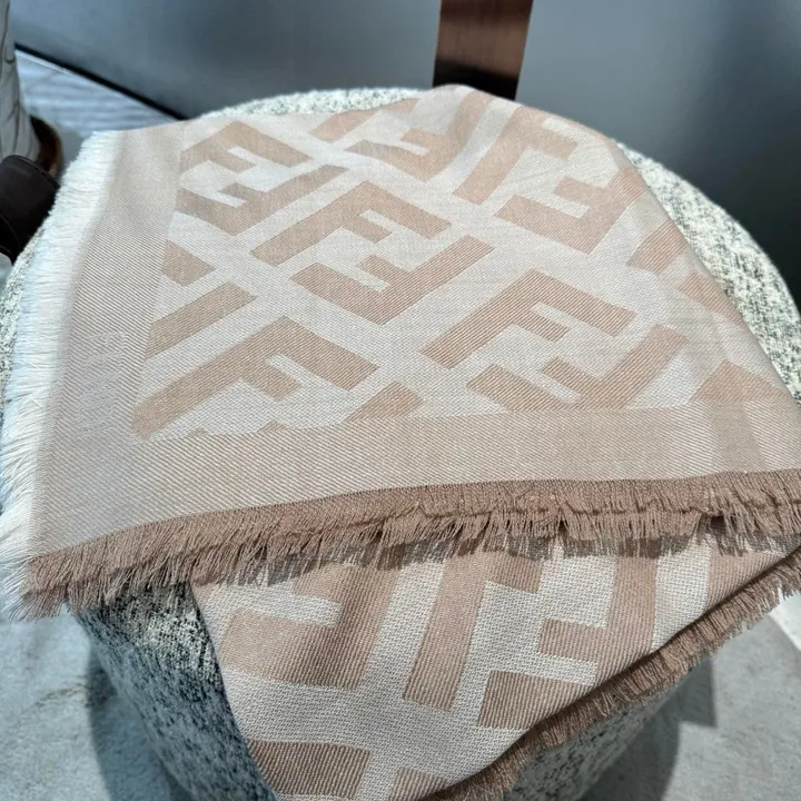 スーパーコピー フェンディ マフラー