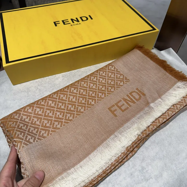 スーパーコピー フェンディ マフラー