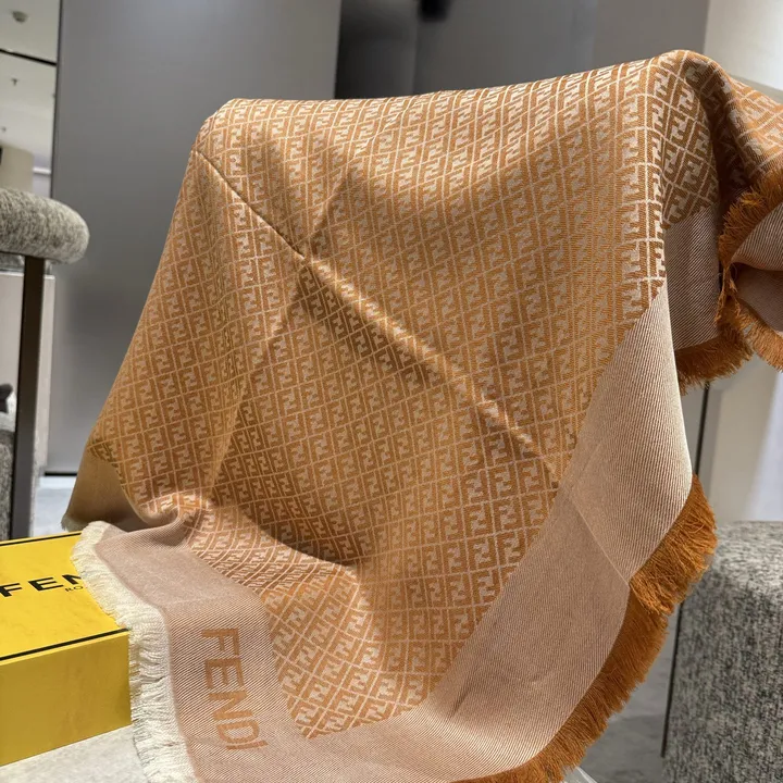 スーパーコピー フェンディ マフラー