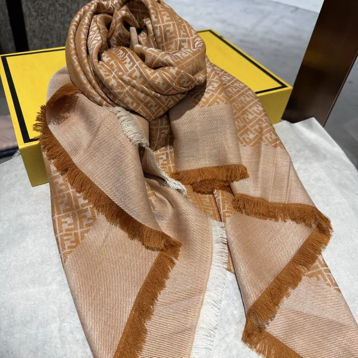 スーパーコピー フェンディ マフラー