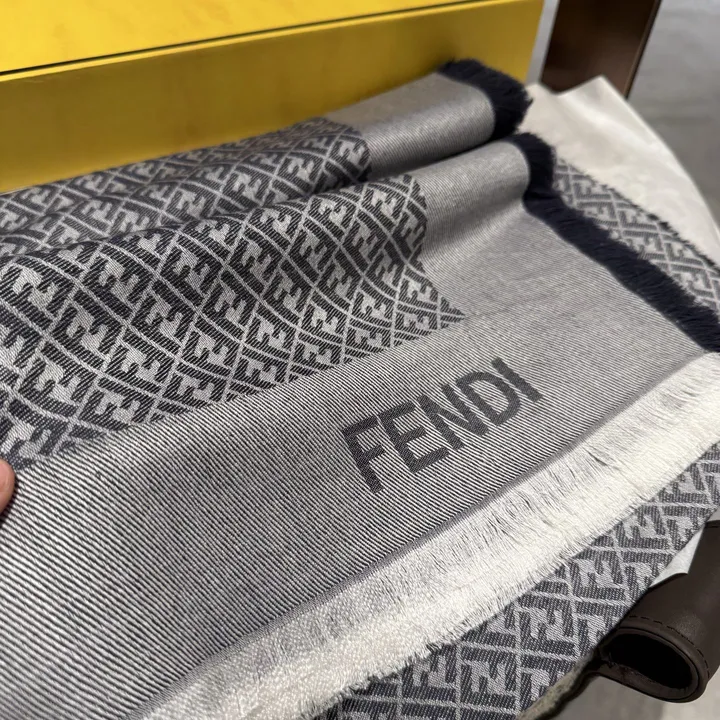 スーパーコピー フェンディ マフラー