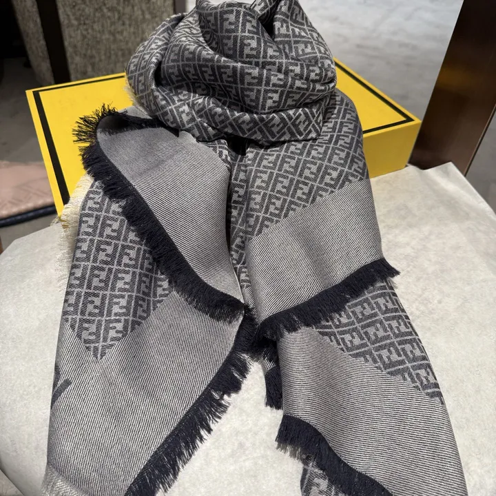 スーパーコピー フェンディ マフラー