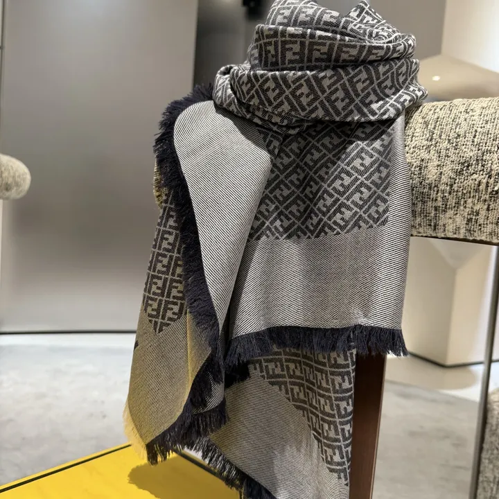 スーパーコピー フェンディ マフラー