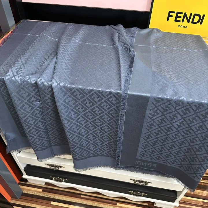 スーパーコピー フェンディ マフラー