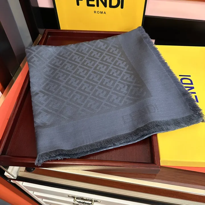 スーパーコピー フェンディ マフラー