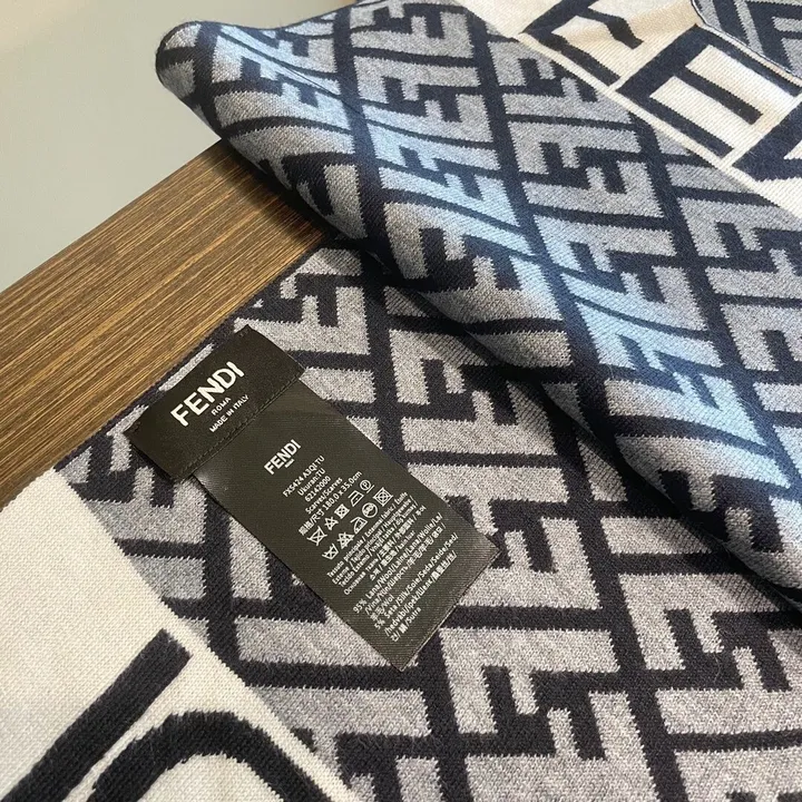 スーパーコピー フェンディ マフラー