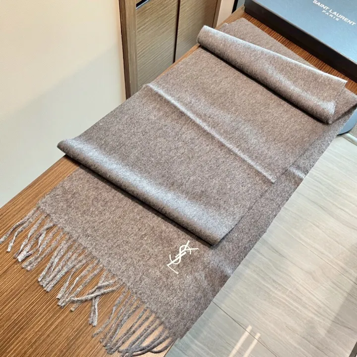 スーパーコピー バレンシアガ マフラー