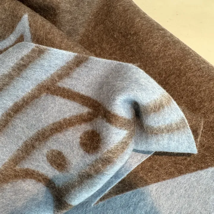 スーパーコピー ミュウミュウ マフラー