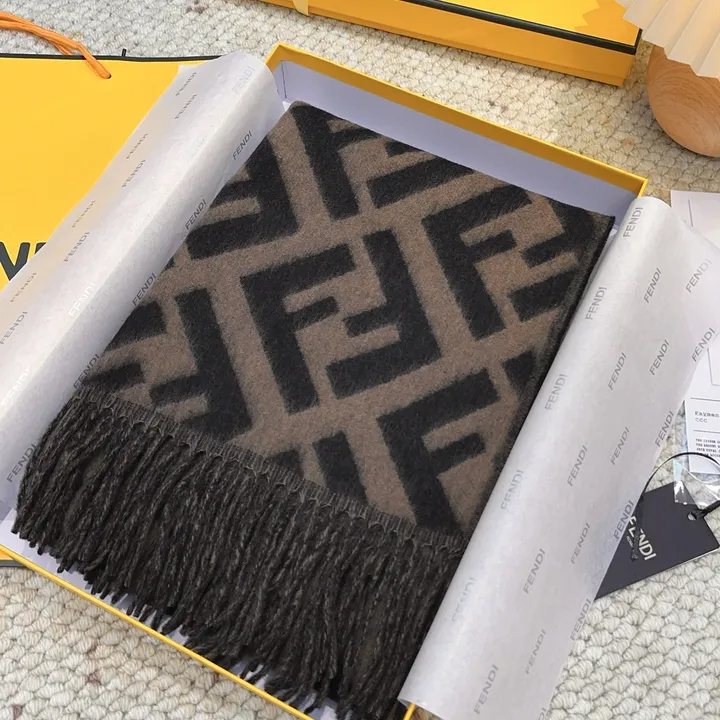 スーパーコピー フェンディ マフラー