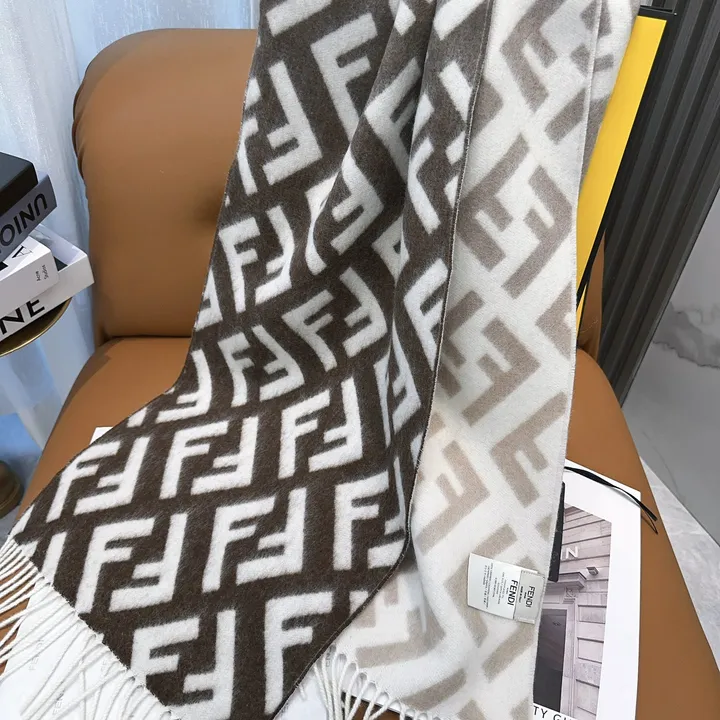 スーパーコピー フェンディ マフラー