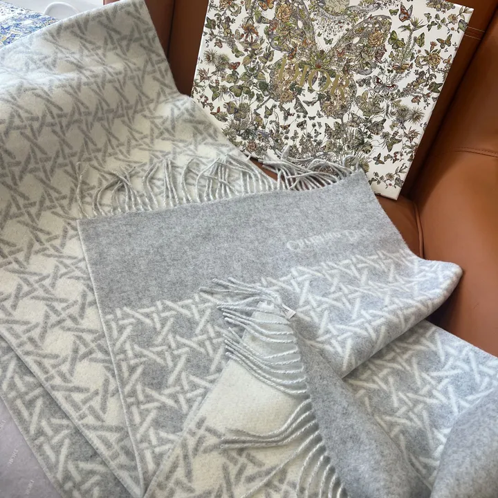 スーパーコピー ディオール マフラー