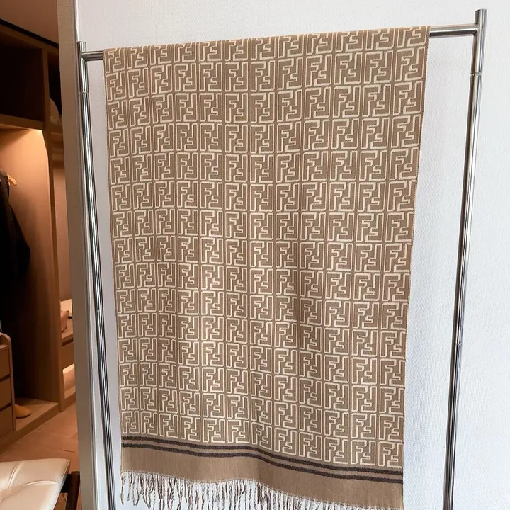 スーパーコピー フェンディ マフラー