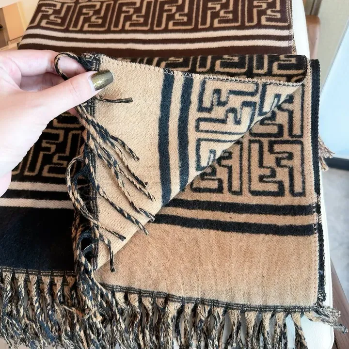 スーパーコピー フェンディ マフラー