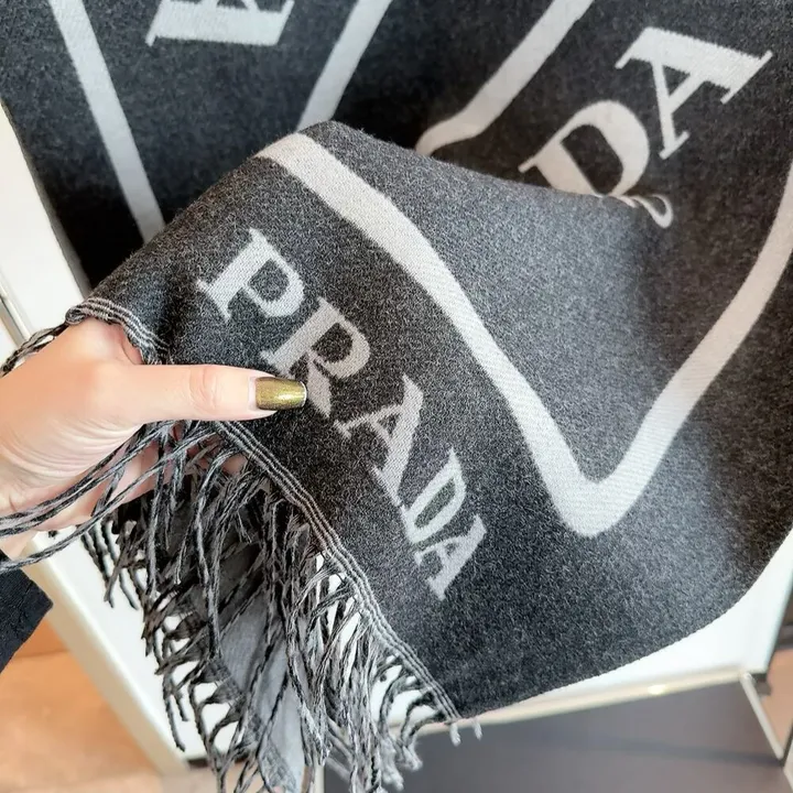 スーパーコピー プラダ マフラー