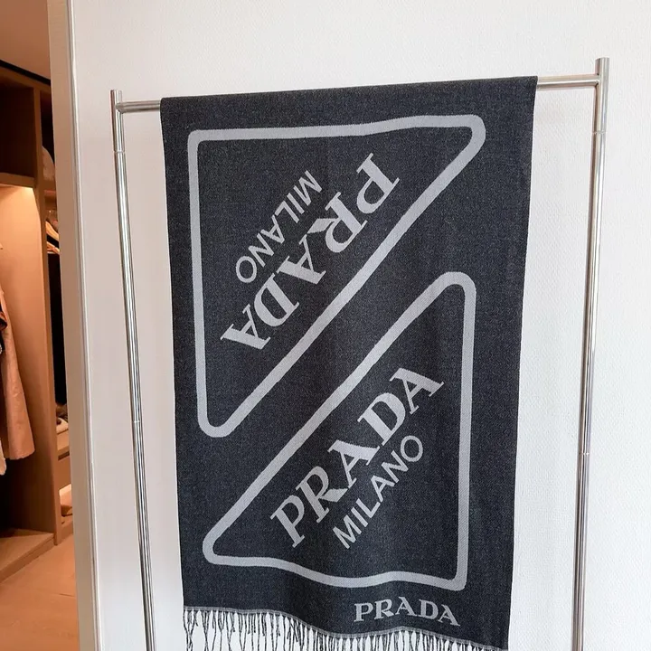 スーパーコピー プラダ マフラー