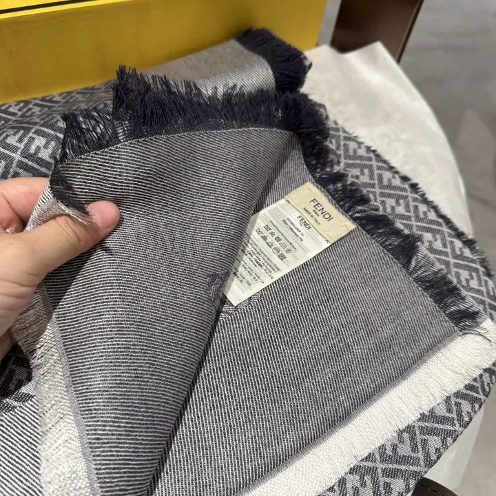 スーパーコピー フェンディ マフラー