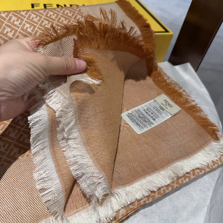 スーパーコピー フェンディ マフラー