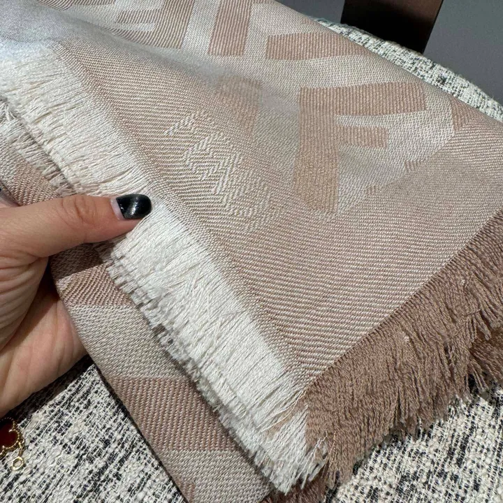 スーパーコピー フェンディ マフラー