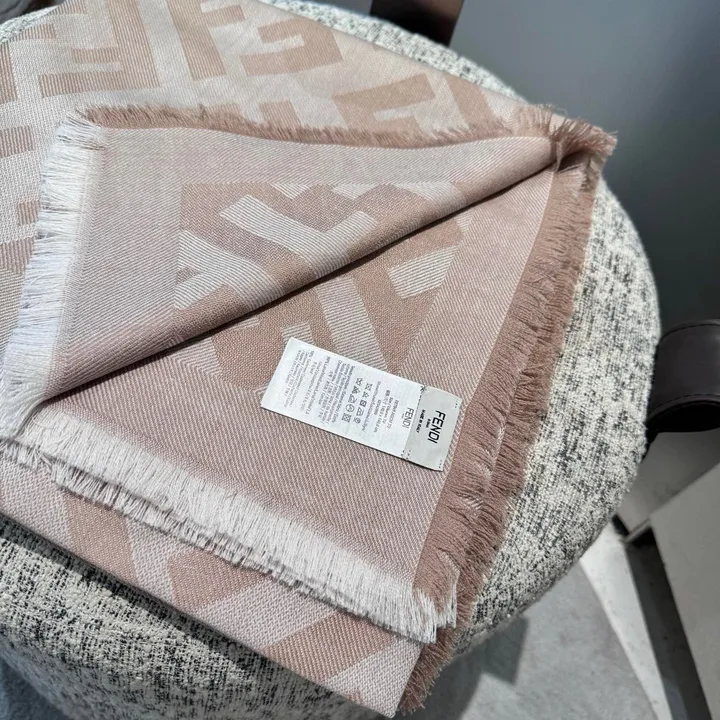 スーパーコピー フェンディ マフラー